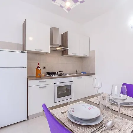 Maja Apartamento *